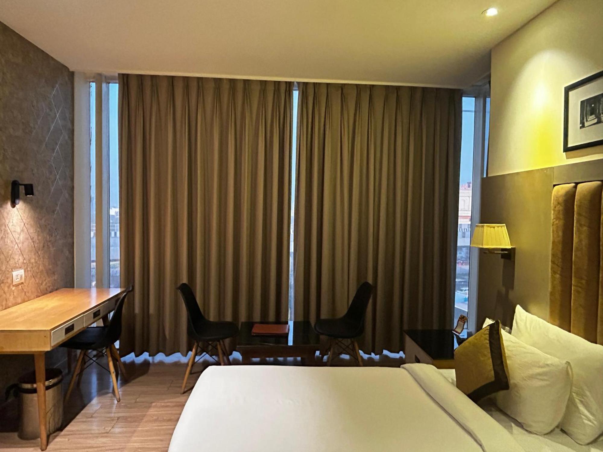 Hotel Sakura Gold Gurgaon Exterior foto
